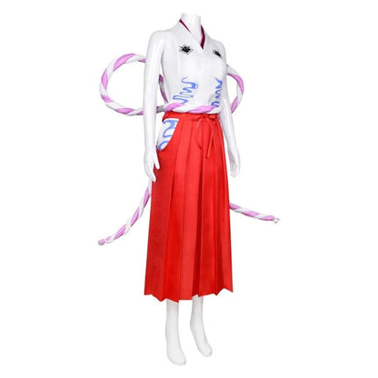 Vista frontal cosplay Yamato One Piece camisa blanca con bordes rojos hakama