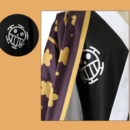 Detalle logo Heart Pirates en disfraz Trafalgar Law One Piece